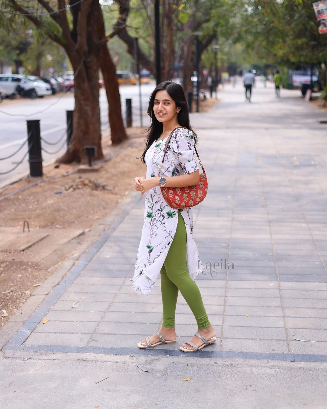 White floral cotton top with puff sleeves - Studio Thari